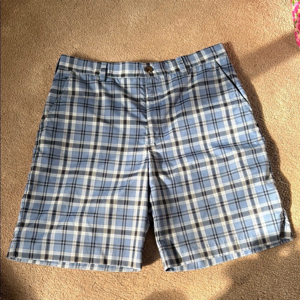 IZOD Men's Blue Plaid Shorts